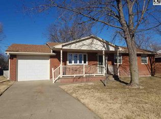 704 Newport Rd, Hutchinson, KS 67502