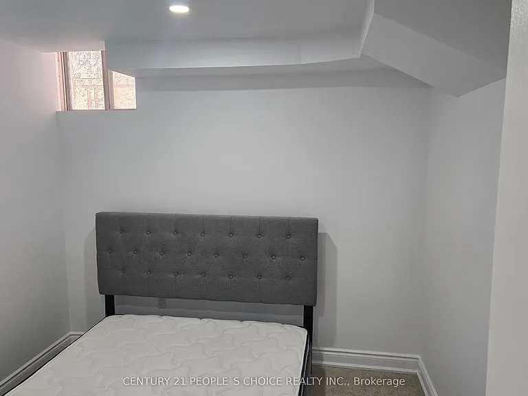 53 Larry Cres — Photo 5
