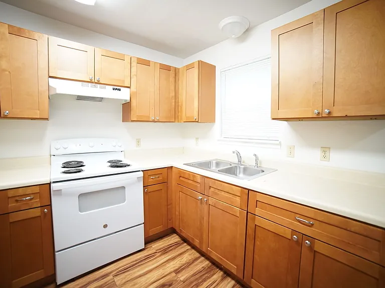 2555 Chateau Ln — Photo 6