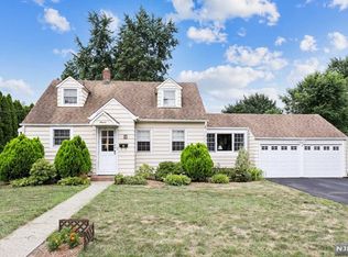 11 Garret Pl, Midland Park, NJ 07432