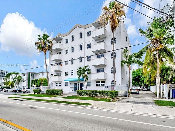 4th image of 3052 SW 27th Ave APT 102