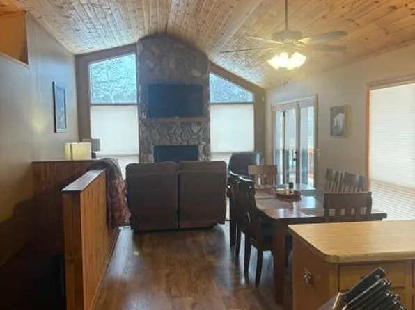 940 Maple Crest Dr NW, Hackensack, MN 56452