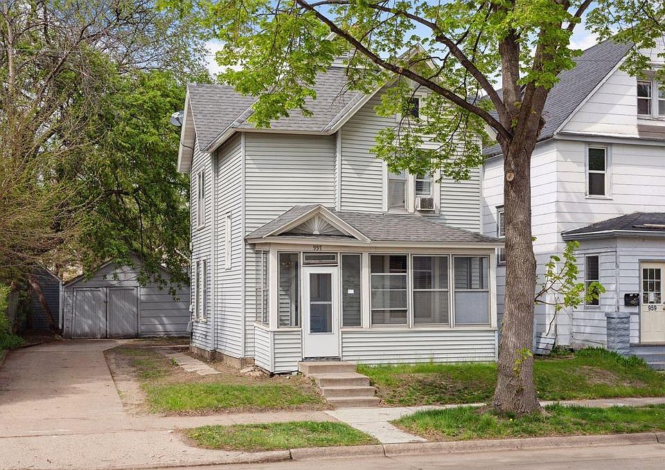 1st image of 957 20th Ave NE