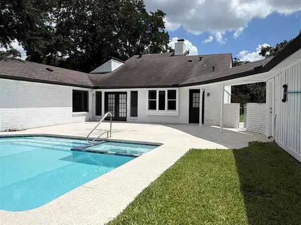 414 N Pecan Dr, Tomball, TX 77375