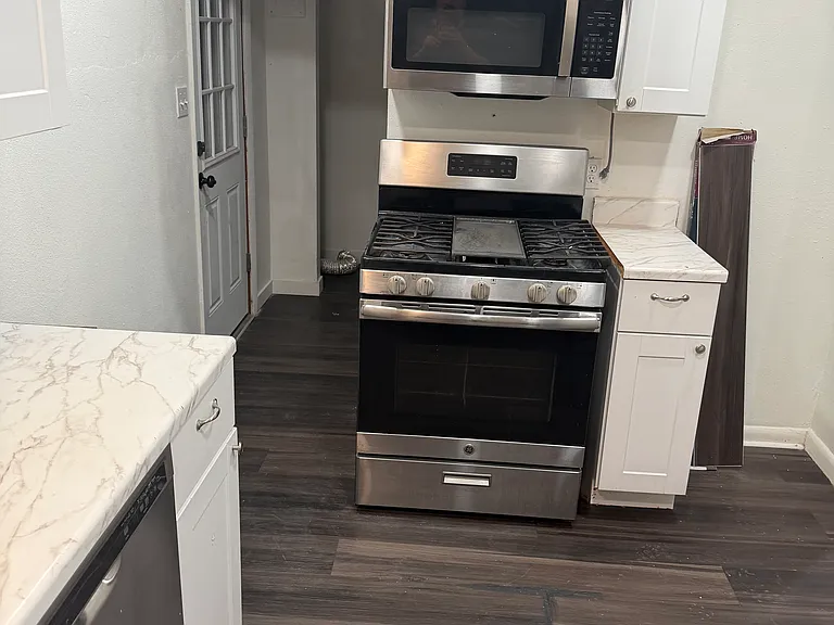 420 Clark St — Photo 1