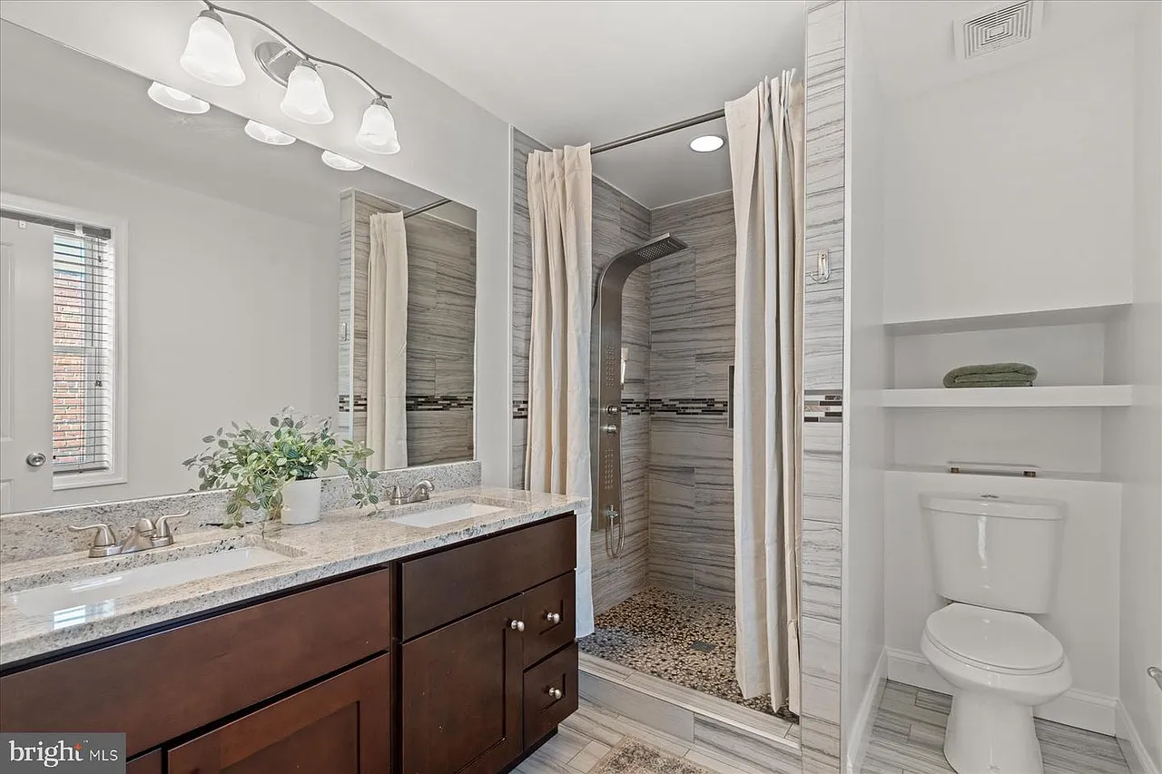 5 bed, 2.5 bath, 1720 sqft, $7,450 — Photo 3