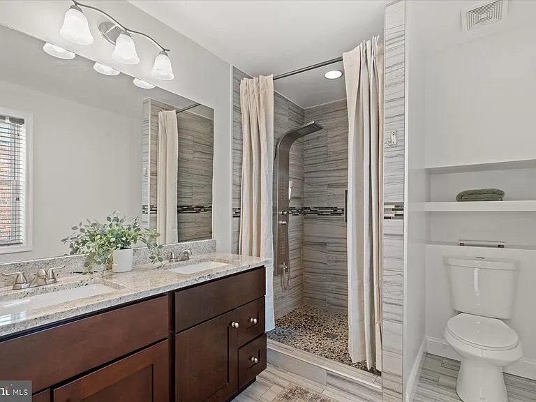 5342 Ames St NE — Photo 3