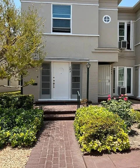 135 N Sweetzer Ave #3 — Photo 3
