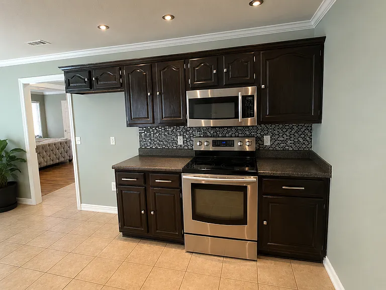 610 Topaz St — Photo 11