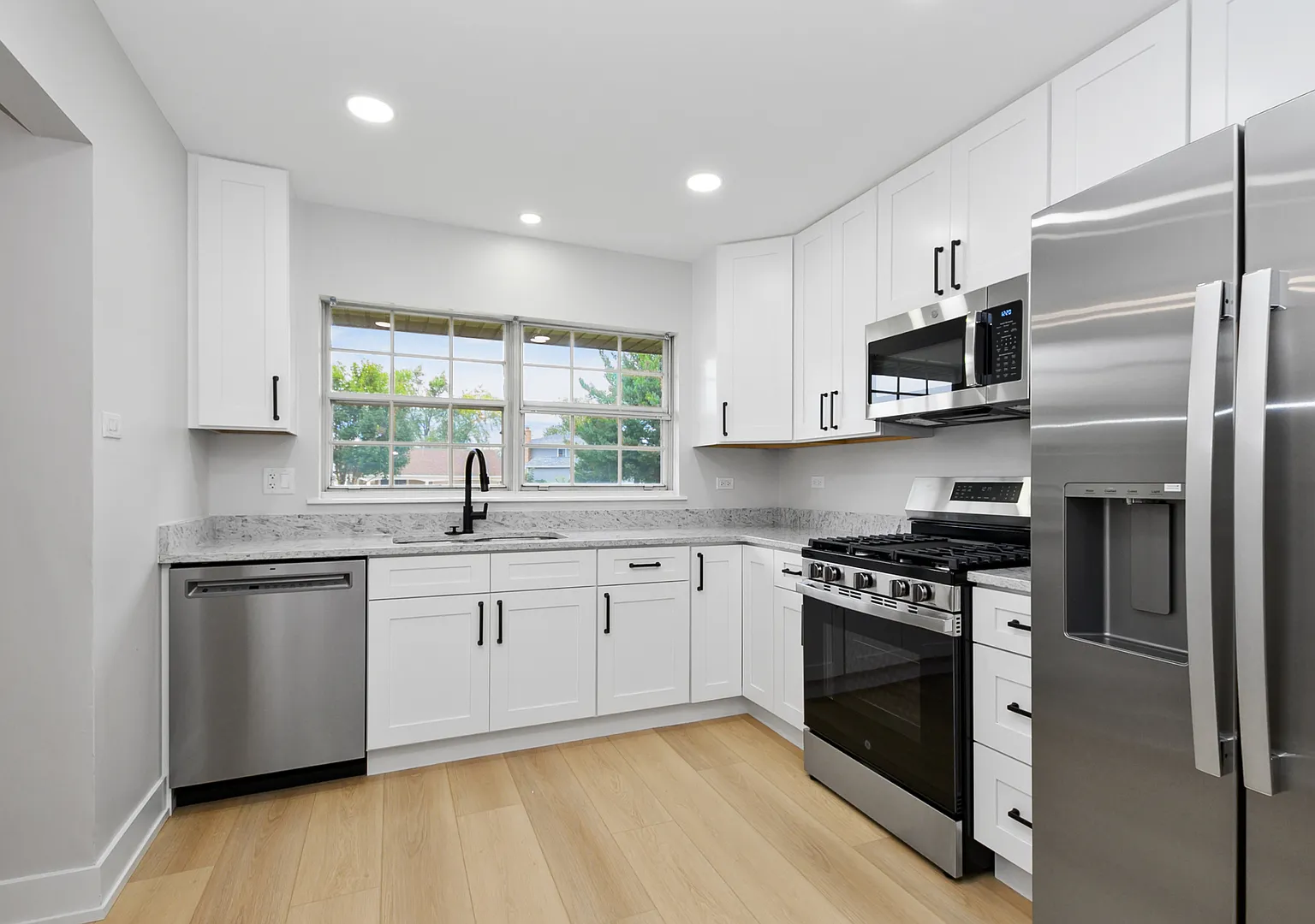 3 bed, 1.5 bath, 1250 sqft, $3,150 — Photo 4