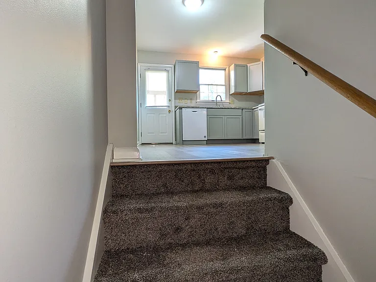 1360 Columbia Dr — Photo 4