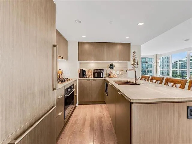 112 E 13th St #602 — Photo 3