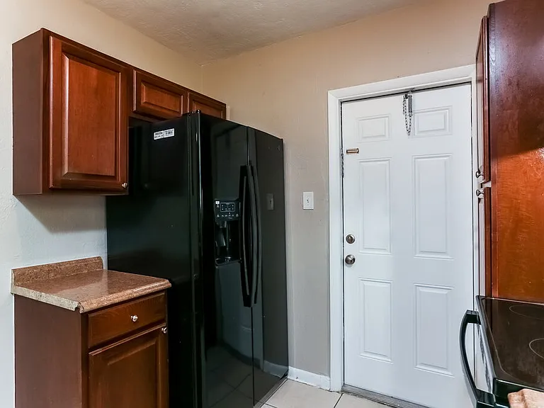 2323 NW 12th Ct — Photo 7