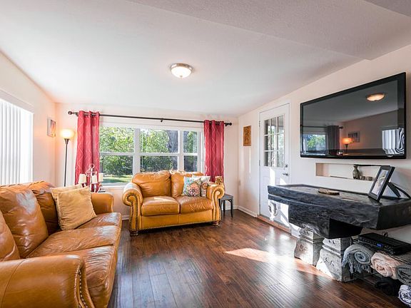 5th image of 1512 Carson Cir NE