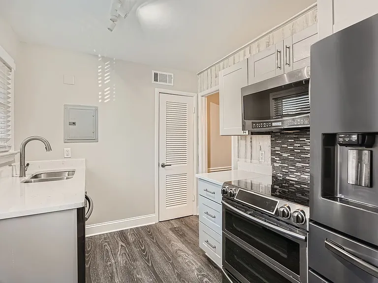 Roswell Rd NW — Photo 9