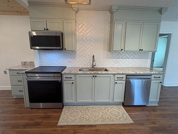 3rd image of 52 Periwinkle Ct