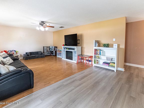 5th image of 4445 Elliot Ave