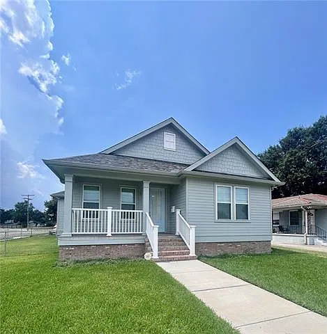 1700 N Causeway Blvd