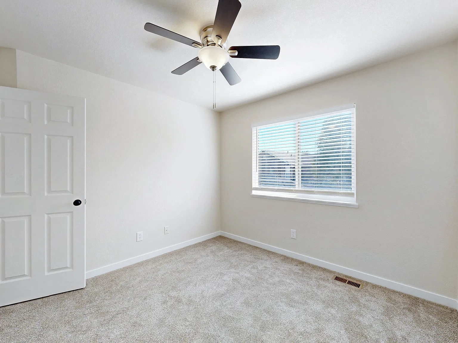 1637 Westbridge Dr — Photo 3