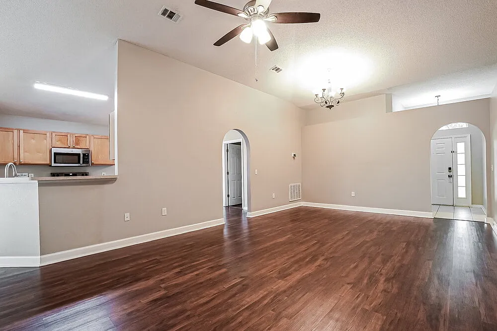 4 bed, 2.0 bath, 1855 sqft, $2,470 — Photo 3
