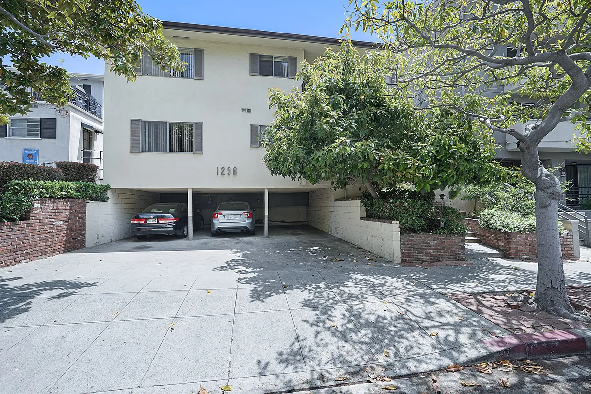Building Photo - 1236 McClellan Dr #5