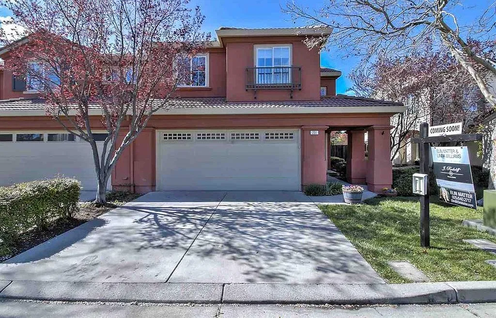 3 bed, 2.5 bath, 1488 sqft, $4,100 — Photo 1