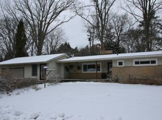 1527 E Gay Ln, Midland, MI 48640