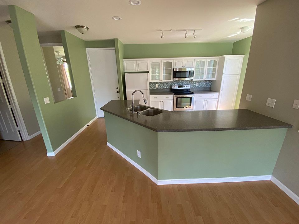 Beautiful Kitchen with Nine foot ceilings.