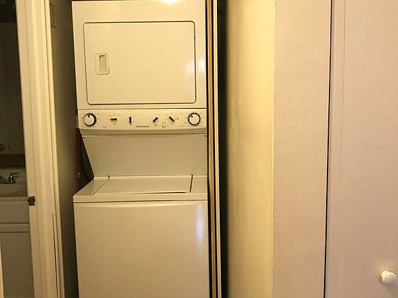 5th image of 135B Pond Way #135B
