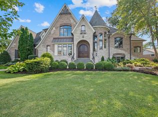 17W033 87th St, Willowbrook, IL 60527