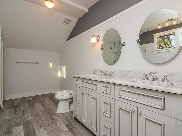 1542 Douglas Ave — Photo 15