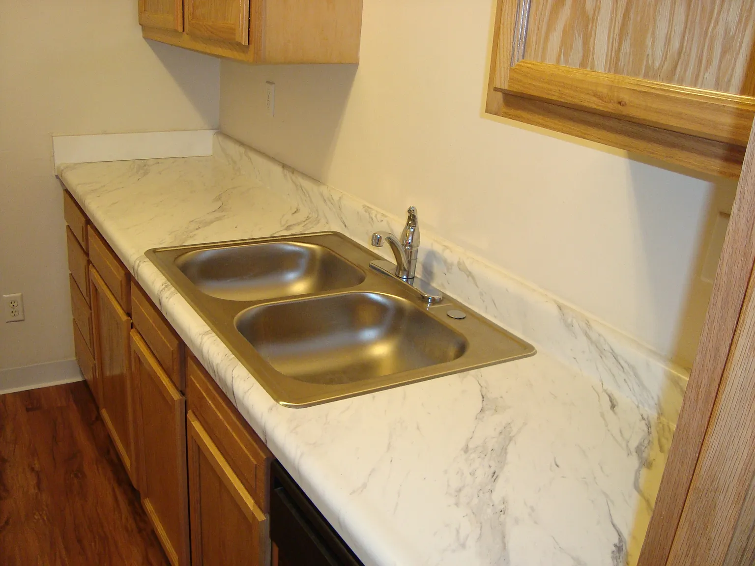 2 bed, 845 sqft, $1,100 — Photo 4