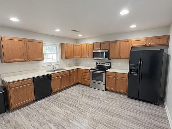 3rd image of 110 Aaron Pl APT 212