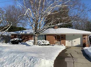 851 Neufeld St, Green Bay, WI 54304