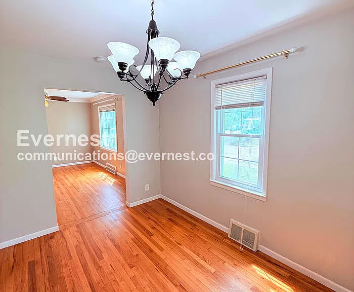 1313 Donald Ave — Photo 11