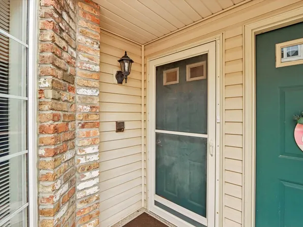 4509 South 124th STREET #F, New Berlin, WI 53151