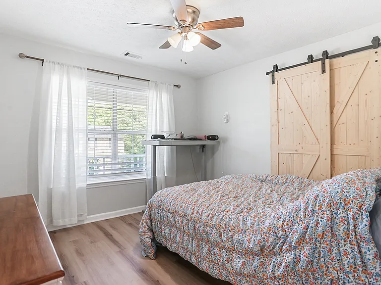 143 Cambridge Dr — Photo 22
