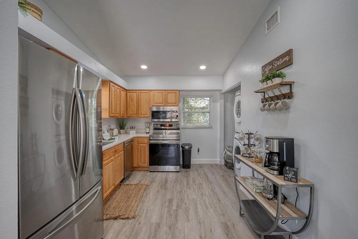 2 bed, 775 sqft, $1,800 — Photo 3