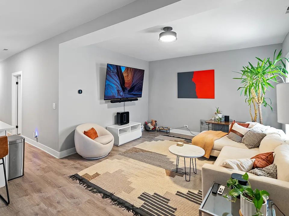 452 N May St #CH1