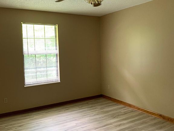 5th image of 5541 Elaine Ln