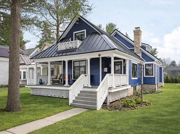 525 5th St, Traverse City, MI 49684