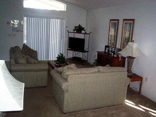 TM4P336TC-living-area