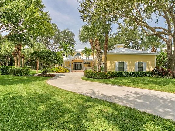 2nd image of 2600 NE Sabal Palm Way