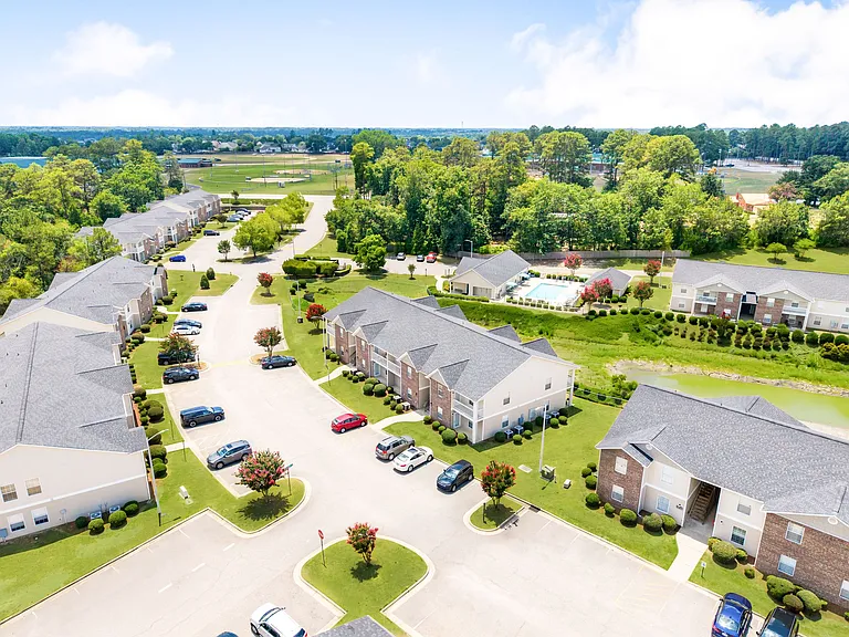 Britt Lake Apartments — Photo 4