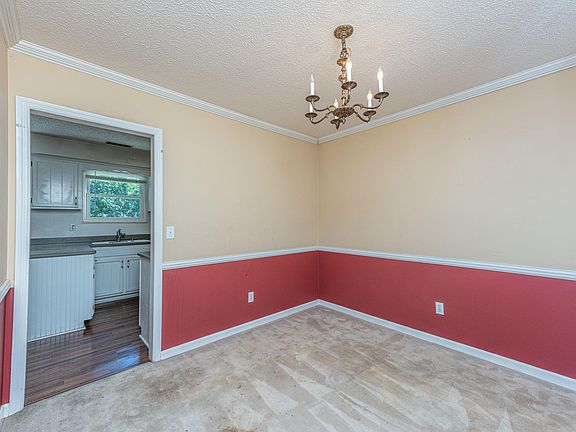 5th image of 205 Smythe Dr