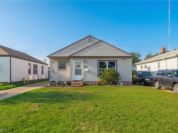 3014 Center Dr, Parma, OH 44134