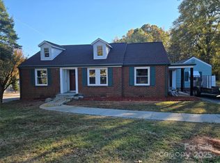 221 E Herman St, Newton, NC 28658