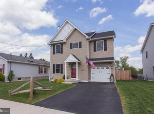 1015 Crystle Rd, Aston, PA 19014