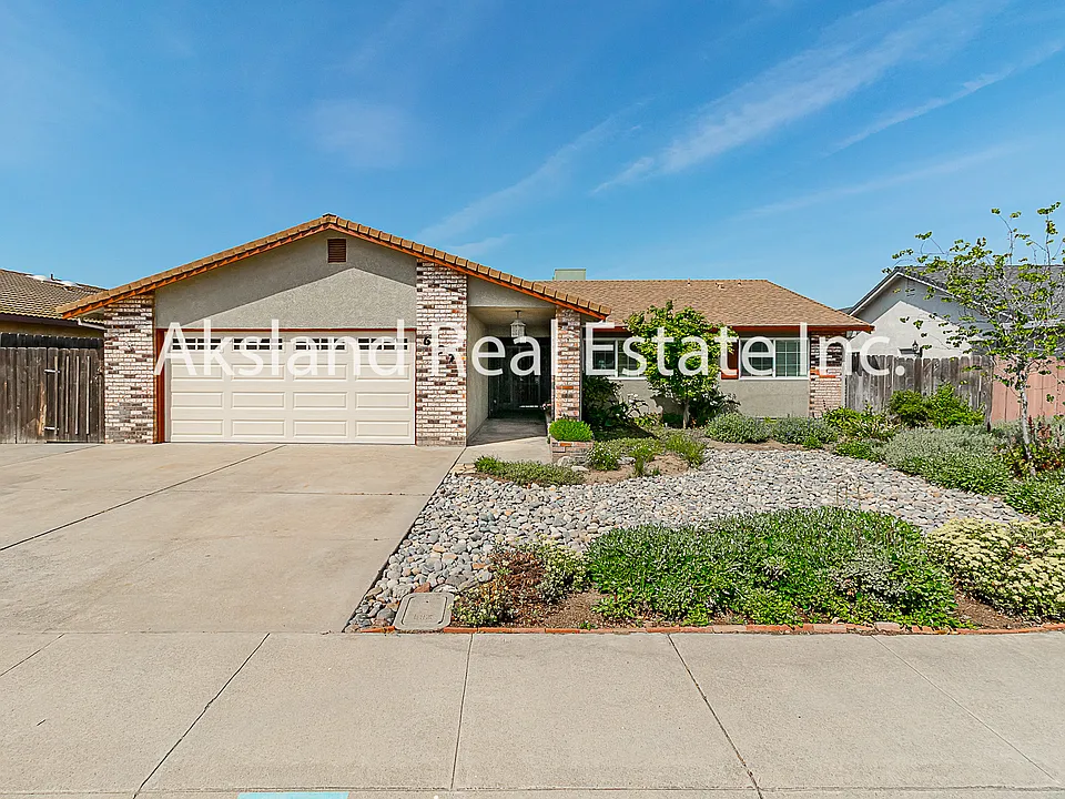 697 Garden Gate Dr