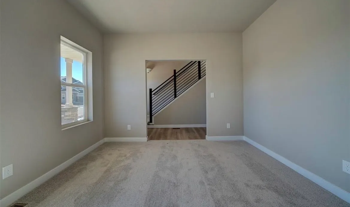 6 bed, 3.5 bath, 3000 sqft, $3,500 — Photo 3